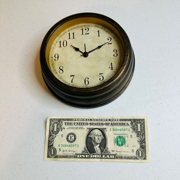 Vintage-Look Retro-Style Round Wall Clock Rustic-Look Brown Frame Analog Clock - Picture 5 of 8